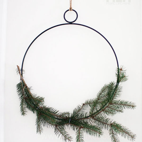 DIY fresh foraged minimalist christmas evergreen wreaths